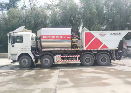 沥青碎石同步封层车